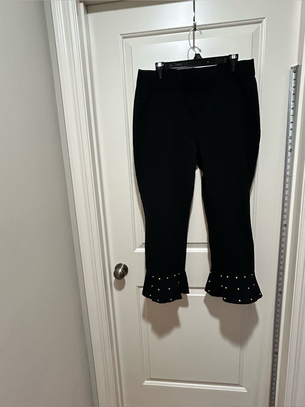 INC International Concepts women’s 14 Black Ruffle Hem Gold Studded Capris.